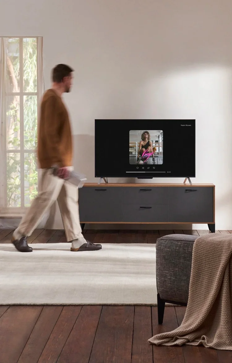 Yandex — TV with Alisa